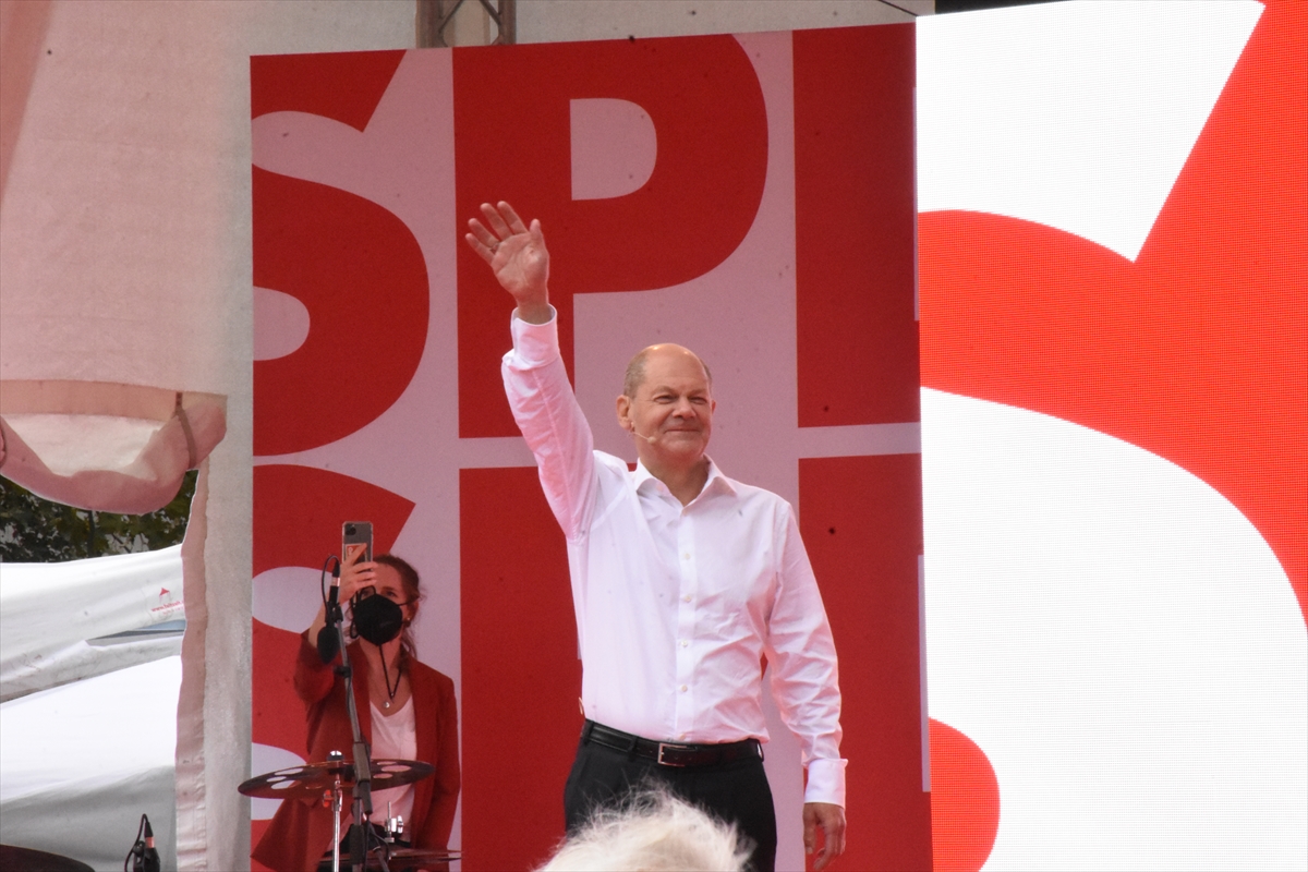 Almanya'nın başbakan adaylarından Olaf Scholz son mitingini Köln'de yaptı