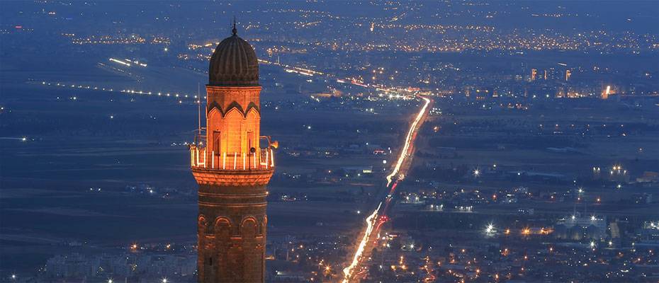 845 yıllık Mardin Ulu Cami’nin duvarındaki Vergi Muafiyet Kitabesi ilgi görüyor