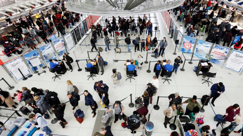 ABD Uluslararası Seyahat Kısıtlamalarını Gevşetiyor 