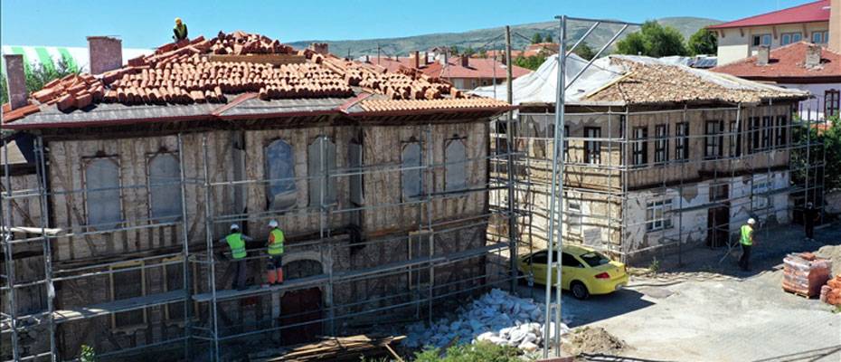 Çerkeş’in asırlık konakları eski günlerine dönüyor