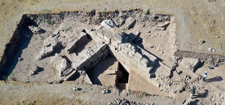 'Eski Ahlat Şehri' kazılarında 5 bin yıllık höyük tespit edildi