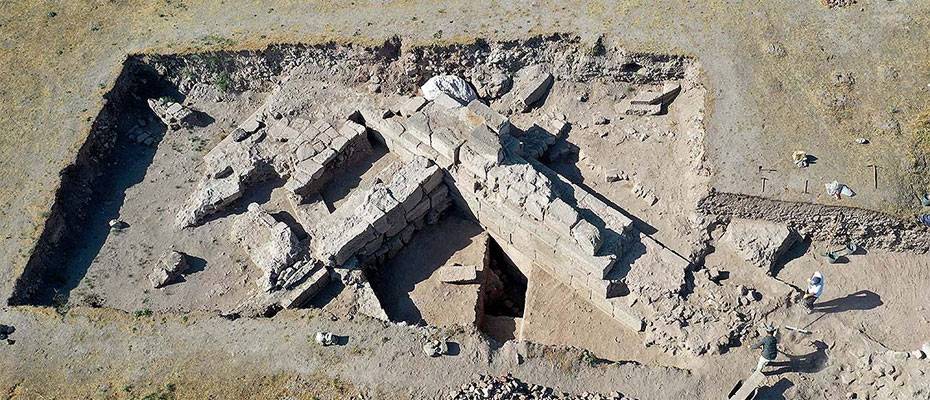 ‘Eski Ahlat Şehri’ kazılarında 5 bin yıllık höyük tespit edildi