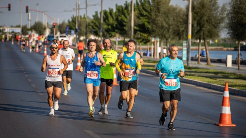 İzmir’de Zafer Kenya ve Etiyopyalı Atletlerin