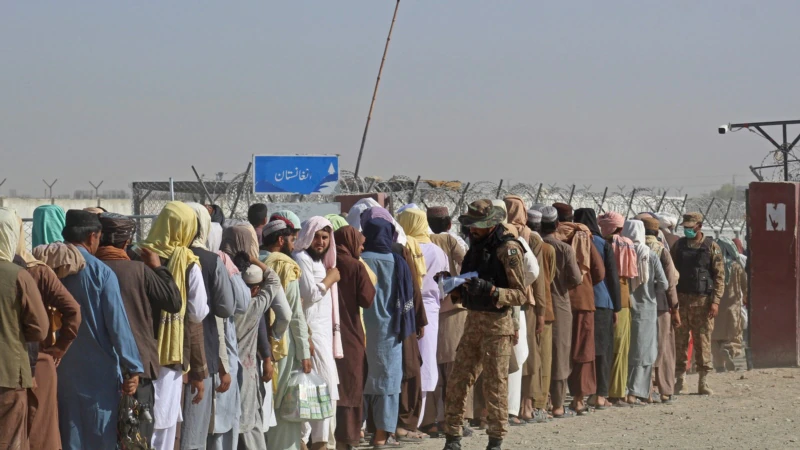 Ülkeden Kaçmaya Çalışan Afganlar Sınırlara Akın Ediyor