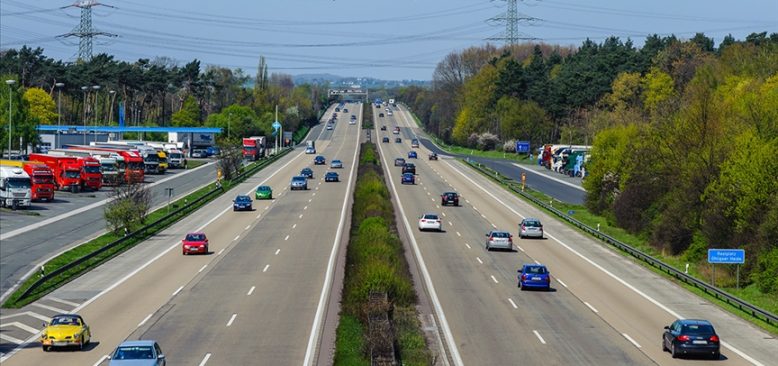 Almanya'da trafiğe kaydedilen yeni otomobil sayısı kasımda geriledi