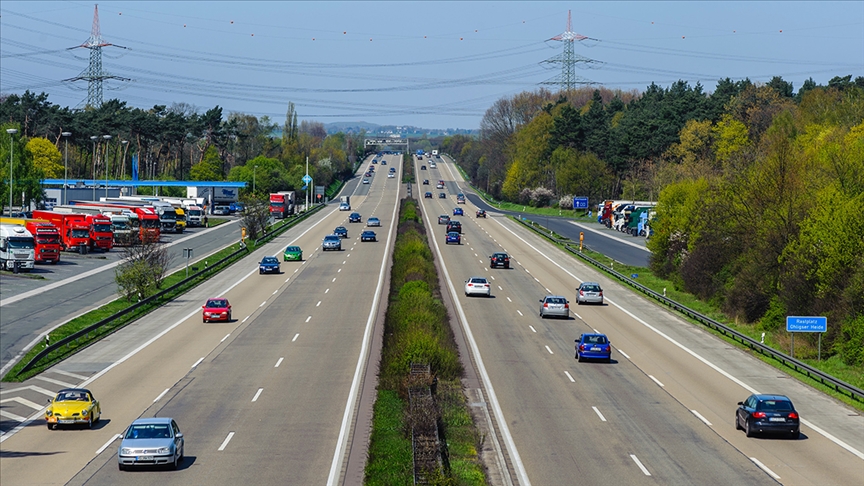 Almanya'da trafiğe kaydedilen yeni otomobil sayısı kasımda geriledi