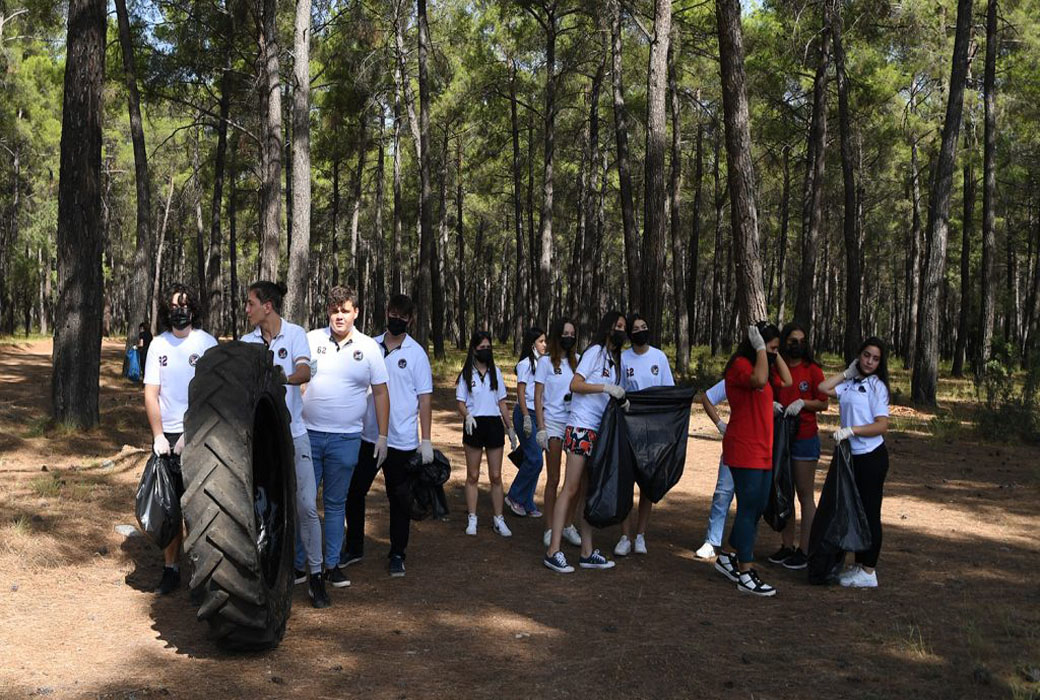 Antalya iş dünyası deniz ve ormanı temizledi