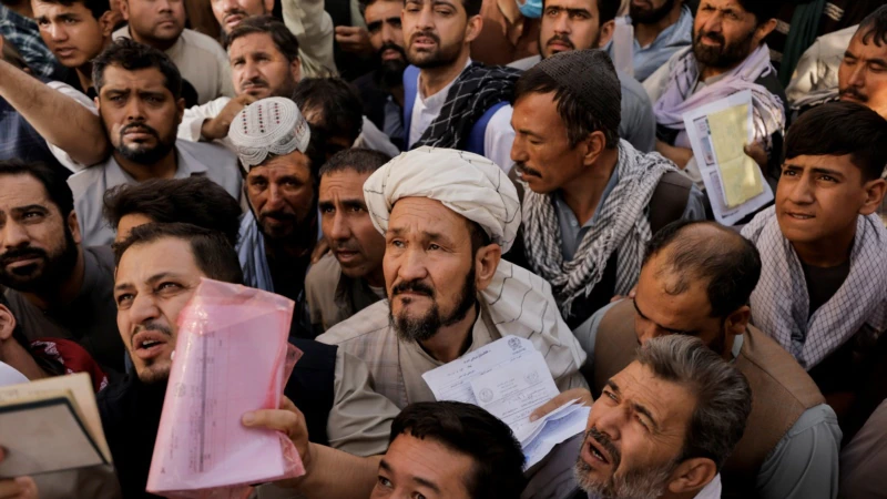 Afganistan’da Pasaport İzdihamı 