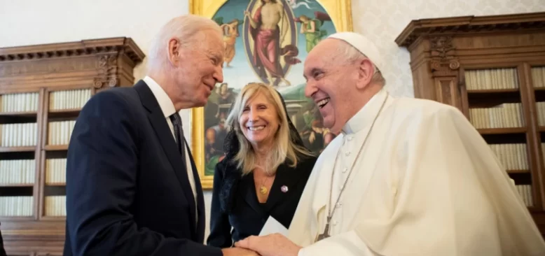 Biden Vatikan’da Papa ile Görüştü 