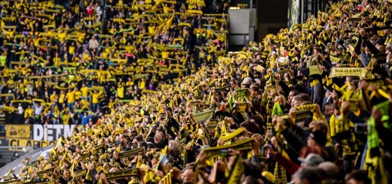 Borussia Dortmund sahasında Augsburg'u 2 golle geçti