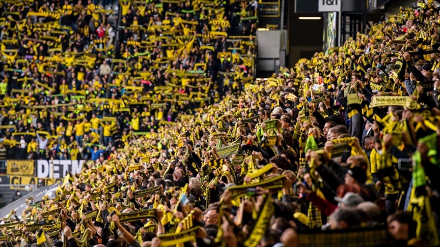 Borussia Dortmund sahasında Augsburg’u 2 golle geçti