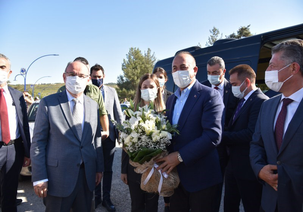 Mevlüt Çavuşoğlu "Manisa'da yağlı pehlivanları" izledi