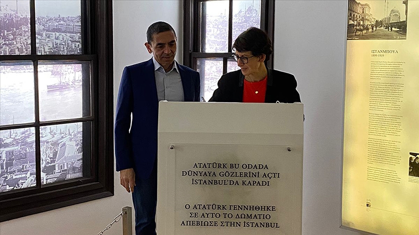 BioNTech'in kurucuları Türeci ve Şahin, Selanik'te Atatürk Evi'ni ziyaret etti