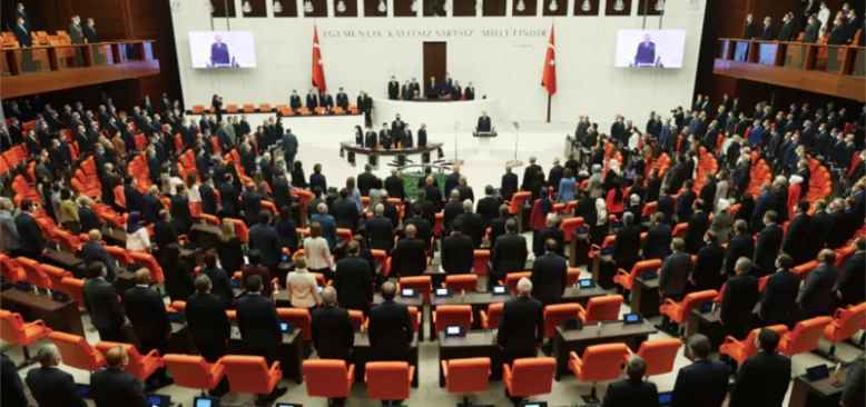 “Türkiye'de ‘Kariyer Politikacısı’ Sorunu Var”