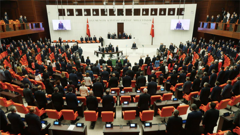 “Türkiye’de ‘Kariyer Politikacısı’ Sorunu Var”