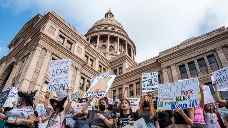 Teksas’ta Kürtajı Kısıtlayan Yasa Askıya Alındı