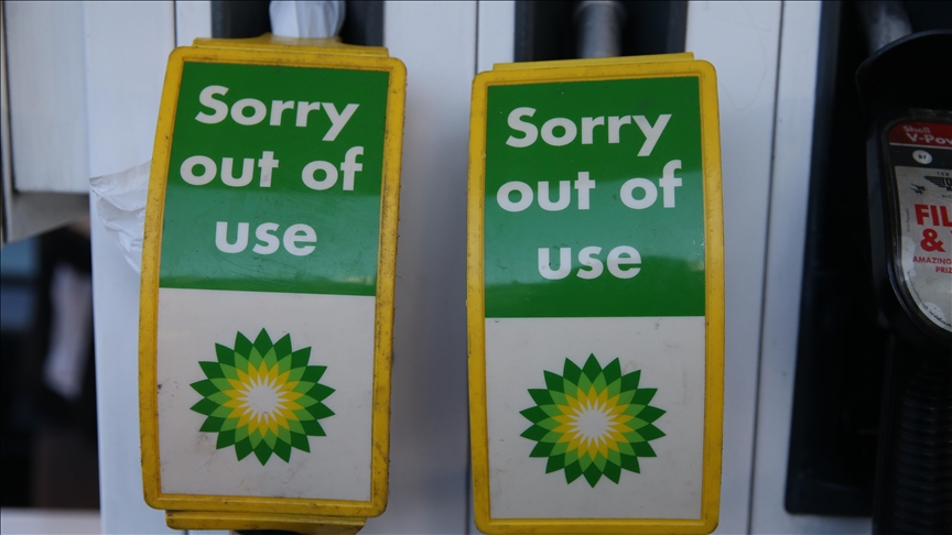 İngiltere’deki benzin istasyonlarının yüzde 10’unda yakıt yok