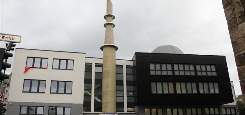 Almanya'da bir cami daha ibadete açıldı