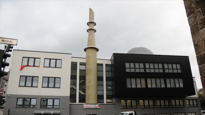 Almanya'da bir cami daha ibadete açıldı
