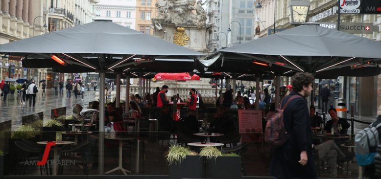 Aşısızlar Avusturya'da restoran, kuaför ve otellere giremeyecek