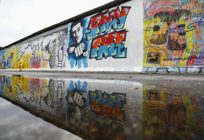 Berlin Duvarı’nın yıkılışının 32. yıl dönümü