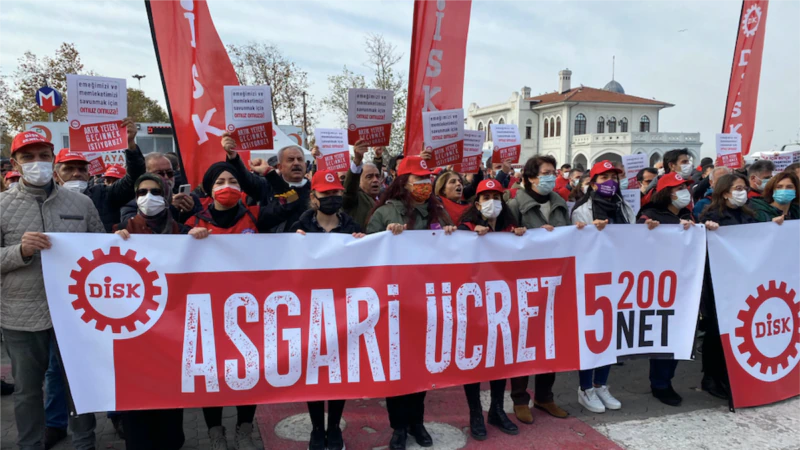 DİSK Asgari Ücretin Yükseltilmesi İçin Sokağa Çıktı