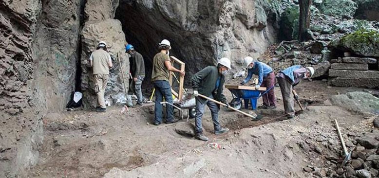 İzmir'deki bir mağarada 14 bin yıl öncesine ait insan izleri bulundu