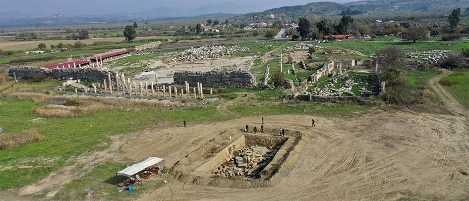 Magnesia Antik Kenti'ndeki 'Zeus Tapınağı' ortaya çıkarılıyor