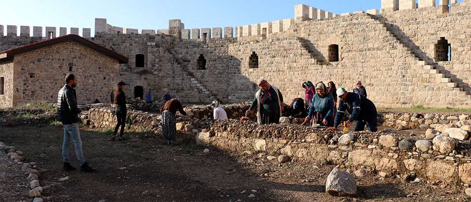 Payas’taki arkeolojik kazılar bölgedeki kadınlara kazanç kapısı oldu