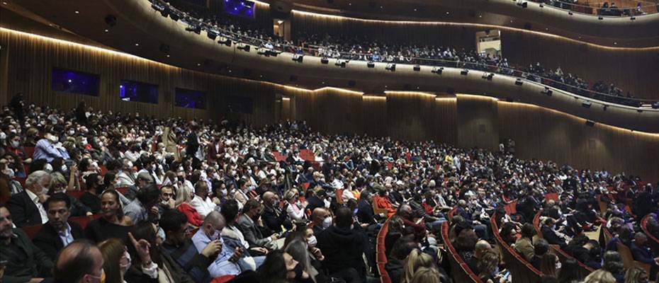 Yenilenen AKM'yi 2 haftada 100 bin kişi ziyaret etti