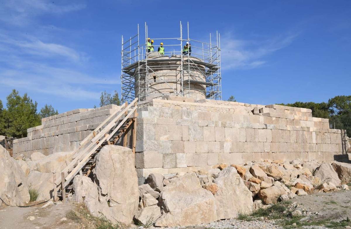 Antik Patara Deniz Feneri ayağa kalkıyor