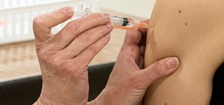 Almanya'da aşı zorunluluğu getirilmesi tartışılıyor