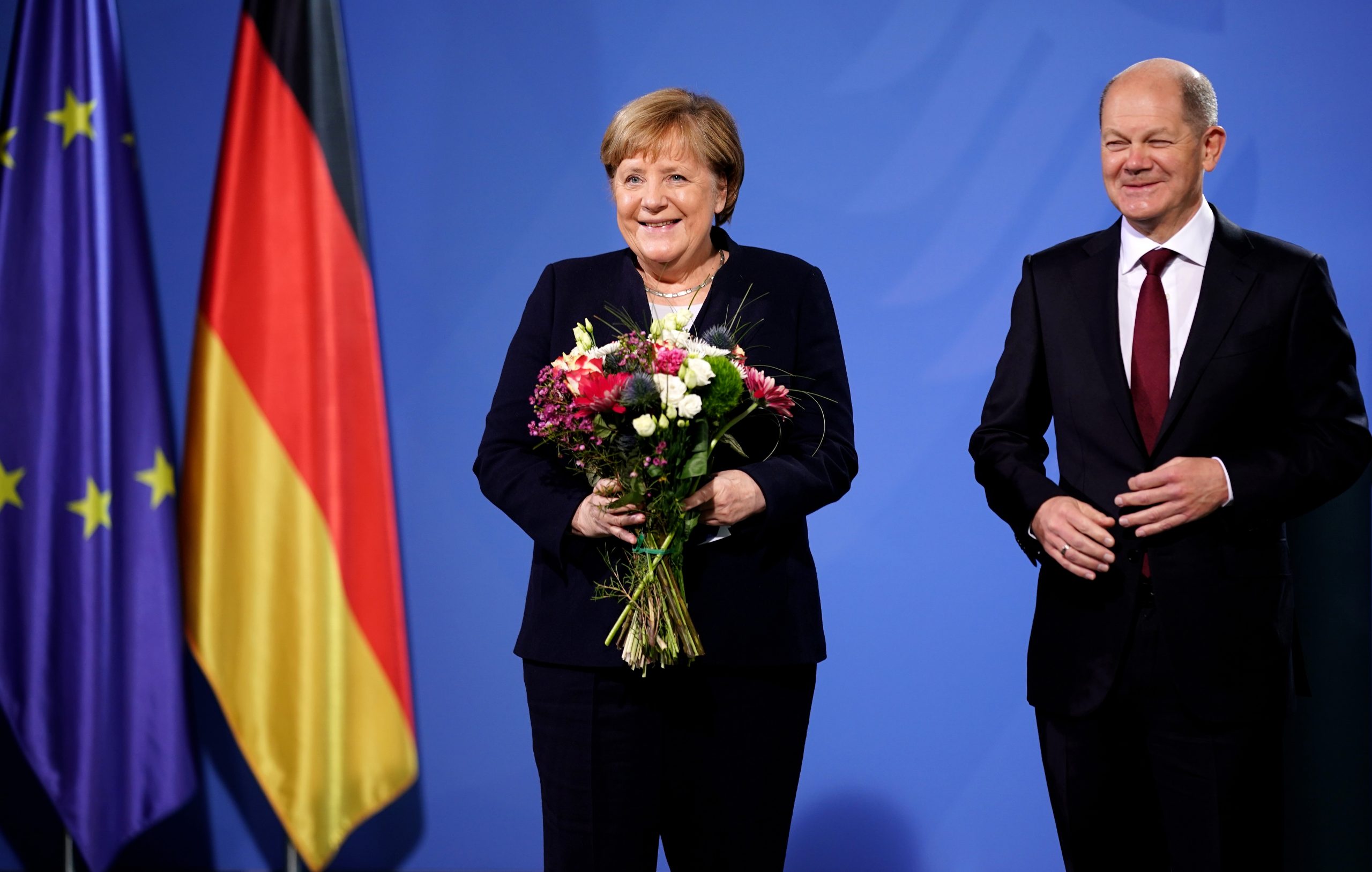 Merkel görevini Başbakan Scholz’a devretti