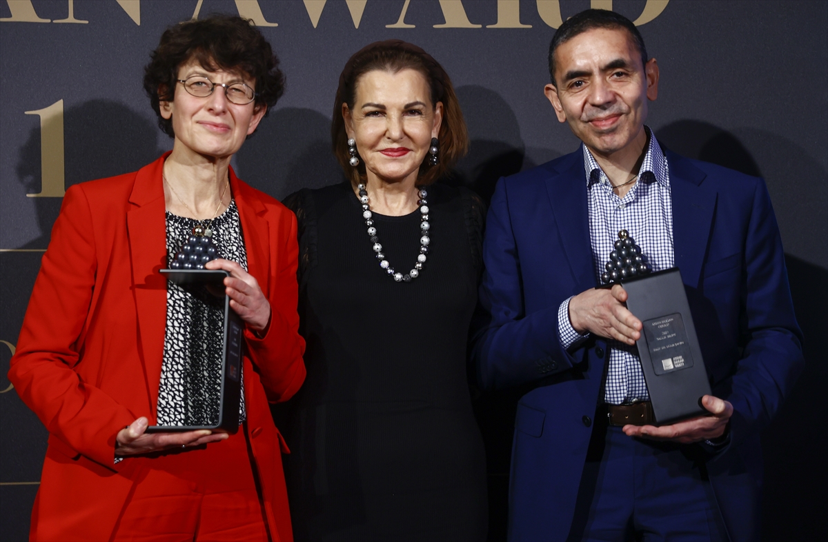 25. Aydın Doğan Vakfı ödülü Prof. Dr. Uğur Şahin ve Dr. Özlem Türeci'ye verildi