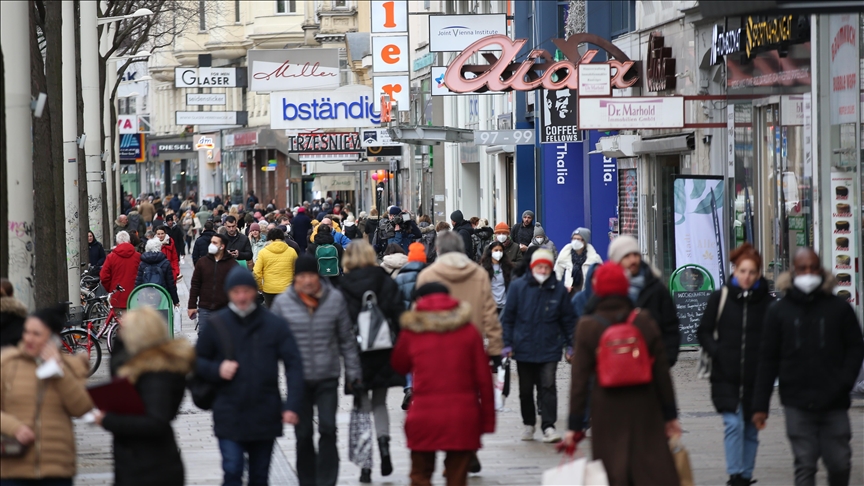 Avusturya’da 20 günlük kapanmanın ardından alışveriş yerleri yeniden açıldı