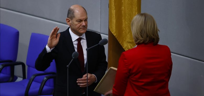 Almanya'nın Yeni Başbakanı Scholz Göreve Başladı