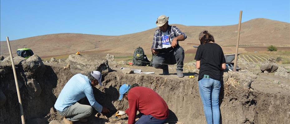 Hamaç Höyük’te Orta Çağ dönemine ait nekropole rastlandı