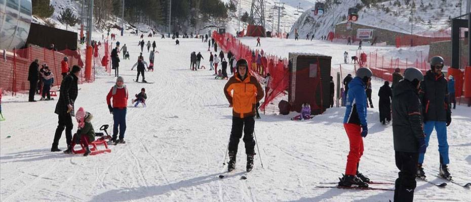 Palandöken Kayak Merkezi’nde yerli ve yabancı misafir yoğunluğu