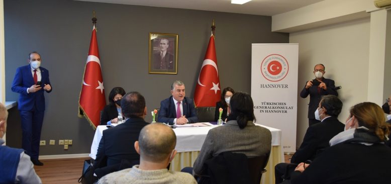 Türkiye'nin Berlin Büyükelçisi Şen, STK temsilcileriyle bir araya geldi