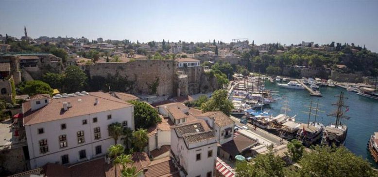 Antalya'ya tatile gelen ya konut alıyor ya da yatırım yapıyor