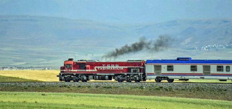 Bakan Karaismailoğlu: Demir yolu yatırımları yüzde 50'nin üzerine çıkacak