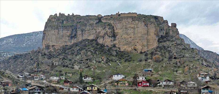 Gevhernik Kalesi’nde Orta Çağ ve Osmanlı eserlerinin izi sürülecek