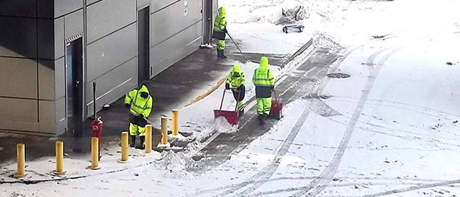 İstanbul Havalimanı'nda karla mücadele çalışmaları sürüyor