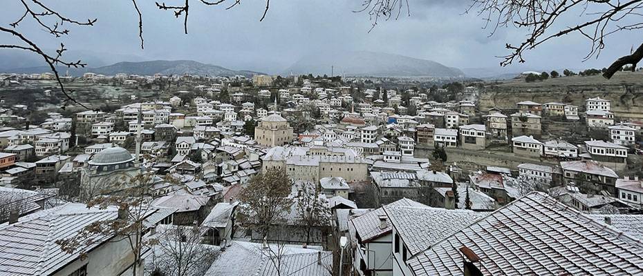 Safranbolu’nun tarihi konakları karla beyaza büründü