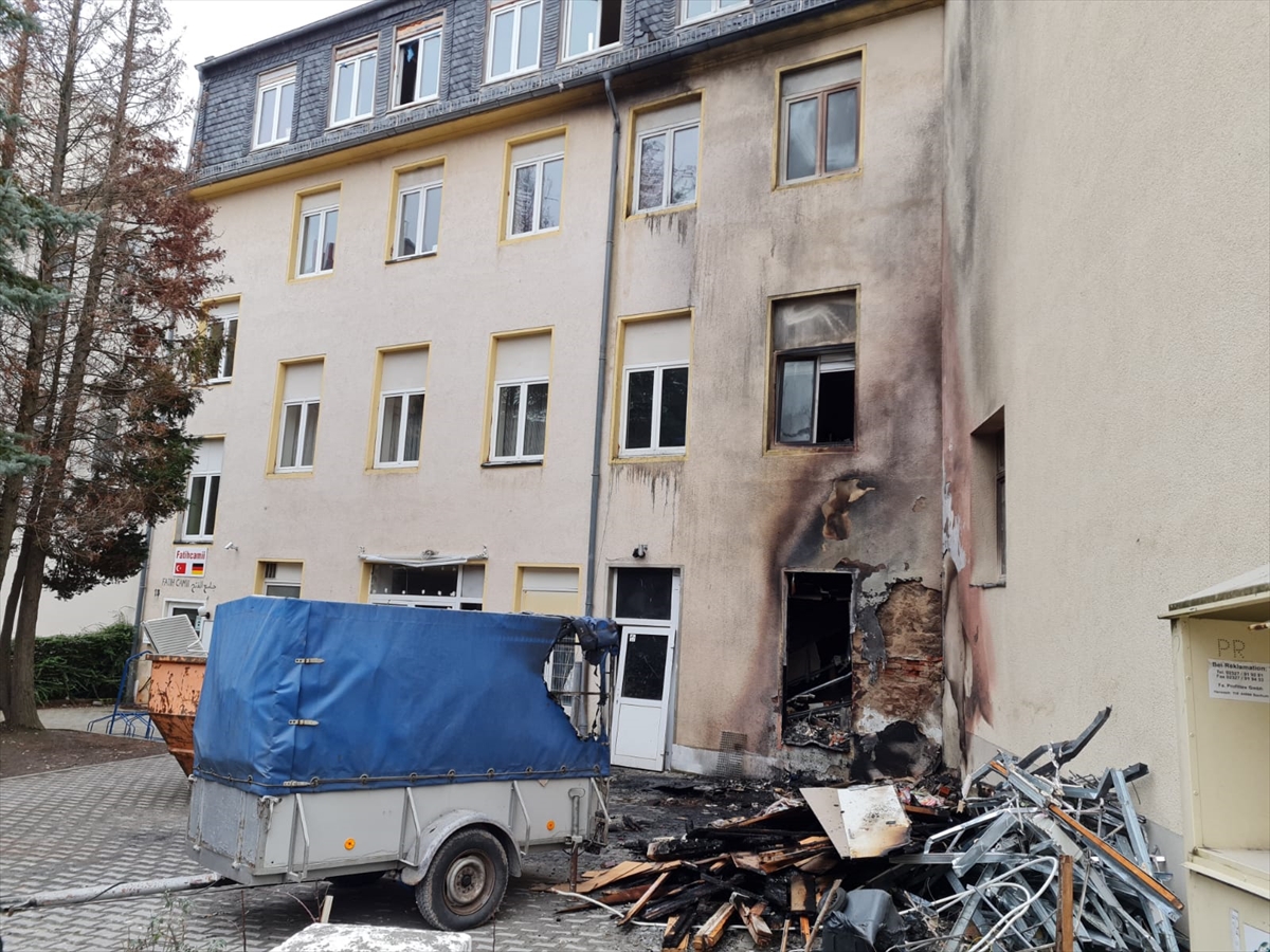 Almanya’da cami avlusundaki yangında kundaklama şüphesi