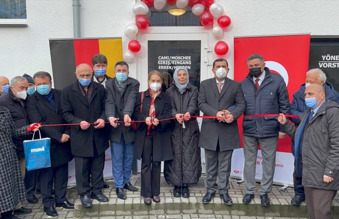 Almanya'da yenilenen DİTİB Heiligenhaus Ulu Cami ibadete açıldı