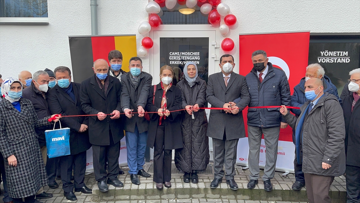 Almanya'da yenilenen DİTİB Heiligenhaus Ulu Cami ibadete açıldı