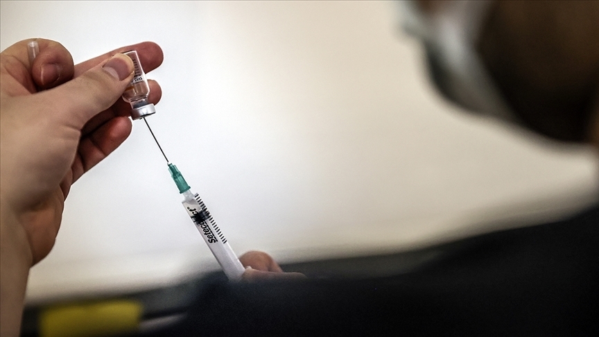 Almanya’da 21 çocuğa yanlışlıkla yetişkin dozda Kovid-19 aşısı yapıldı