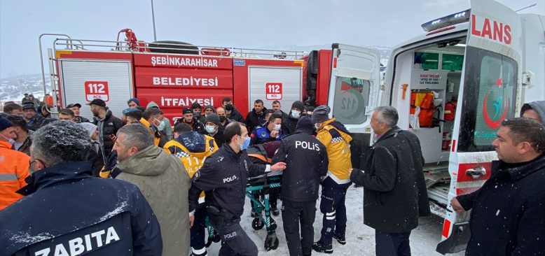 Giresun'da yolcu otobüsünün devrildiği kazada 9 kişi yaralandı