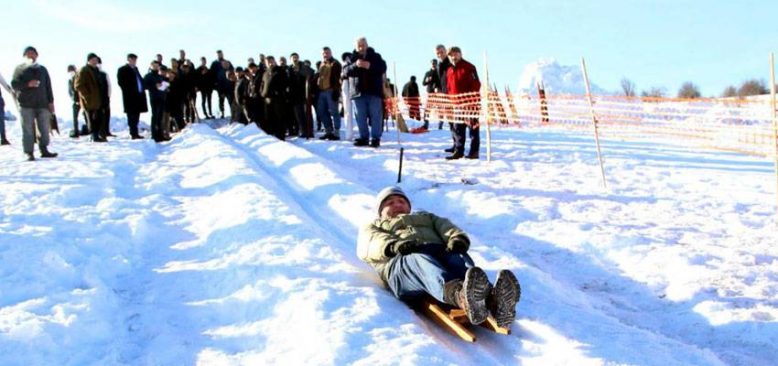 600 yıllık kızak yarışlarında kar hasreti bitti